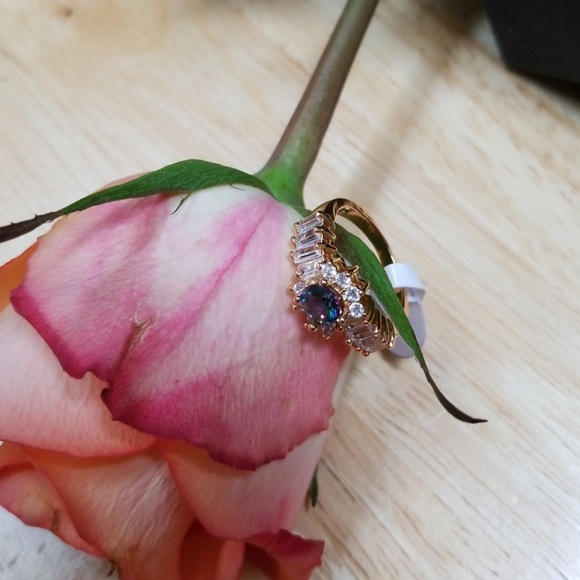 - Elegant Yellow gold litmus stone - Picture 3 of 8